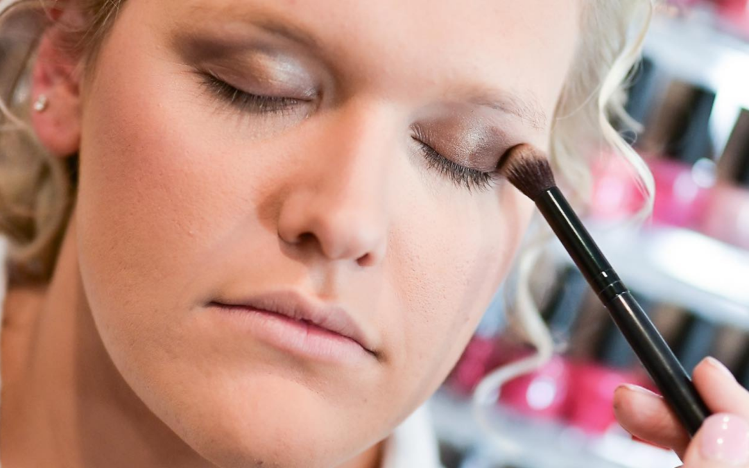 Choosing The Perfect Eyeshadow Color: How To Make Your Eyes Pop